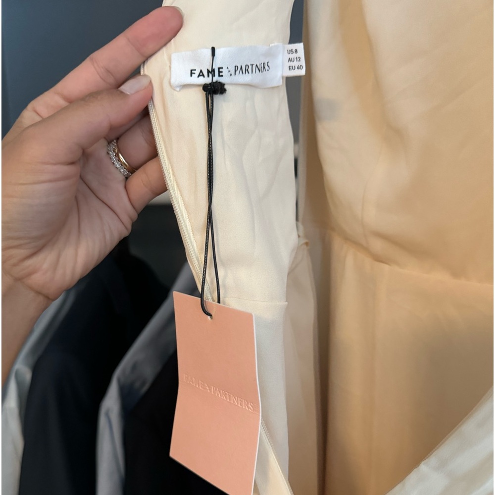 Fame and Partners Pleated V Neck dress - Picture 6 of 7